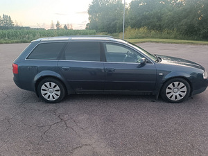 Audi A4 (4 фото из 14)