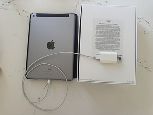 Apple iPad 9.7 6-го поколения (2018), 32GB WIFI + Cellular (2 фото из 3)