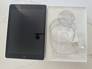 Apple iPad 9.7 6-го поколения (2018), 32GB WIFI + Cellular (3 фото из 3)