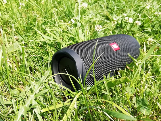 Juhtmevaba kõlar JBL Charge 3 Black