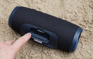 Juhtmevaba kõlar JBL Charge 3 Black (6 foto / 6)
