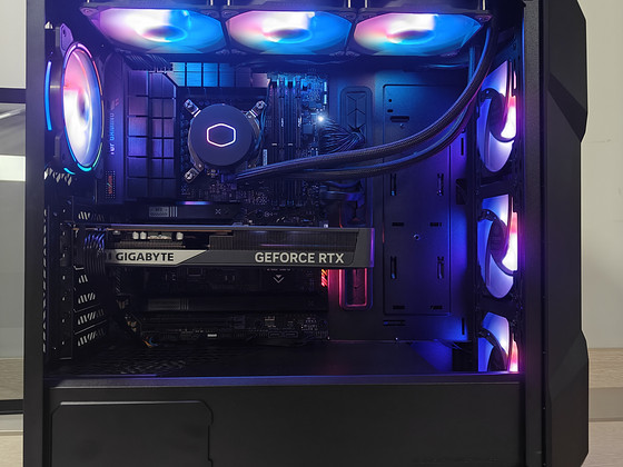 I7-13700F, Tuf B760, 360mm AIO, 32GB DDR5, 2TB SSD, RTX 5060