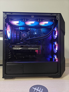 I7-13700F, Tuf B760, 360mm AIO, 32GB DDR5, 2TB SSD, RTX 5060 (1 foto / 3)