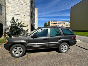 Jeep Grand Cherokee Overland 4.7 V8 A/T 190 kW (2 foto / 15)