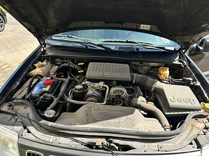 Jeep Grand Cherokee Overland 4.7 V8 A/T 190 kW (14 foto / 15)