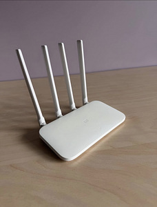 Продам WiFi роутер Xiaomi Mi Router 4А (1 фото из 4)