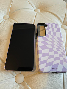 Samsung S22 (4 фото из 6)