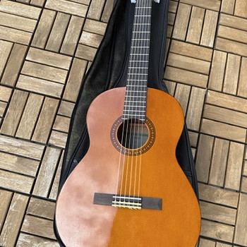 Kitarr Yamaha CS40