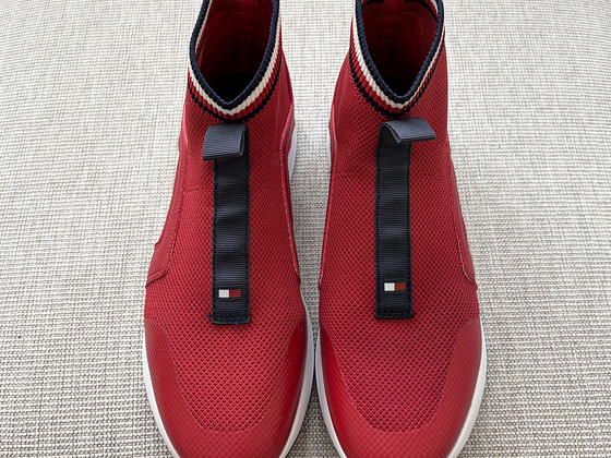 Stiilsed Tommy Hilfiger vabaajajalatsid 8 1/2 suurus