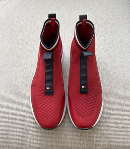 Stiilsed Tommy Hilfiger vabaajajalatsid 8 1/2 suurus (1 foto / 3)
