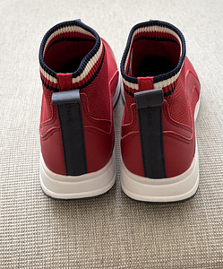 Stiilsed Tommy Hilfiger vabaajajalatsid 8 1/2 suurus (2 foto / 3)