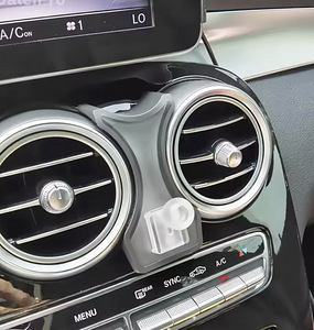 Mercedes-Benz GLC magnetiga telefonihoidja (2 foto / 3)