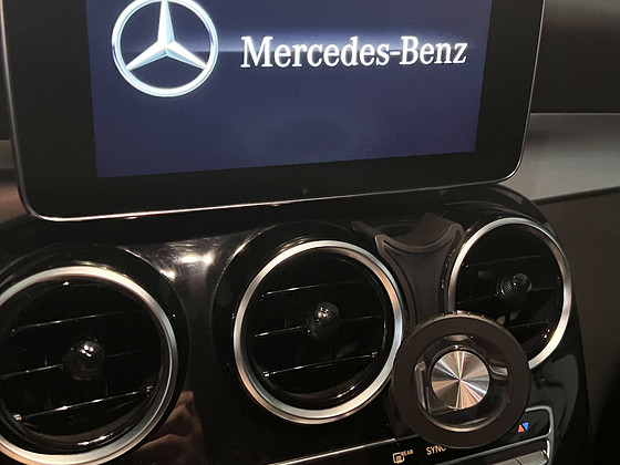 Mercedes-Benz GLC magnetiga auto telefonihoidja