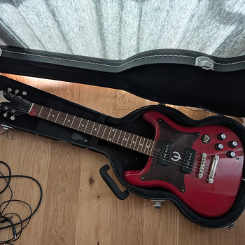 Epiphone Coronet Cherry с чехлом