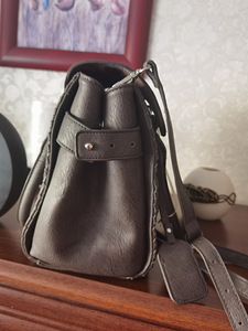 Женская сумка (2 фото из 9)