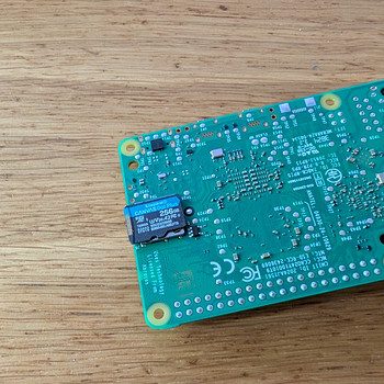 Raspberry Pi 5 (8 GB) + microSDXC (256 GB)