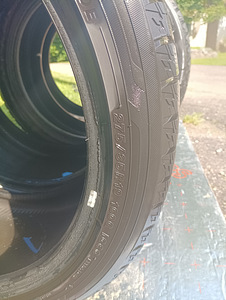 275/35R19 (4 фото из 5)