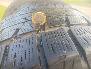 275/35R19 (2 фото из 5)