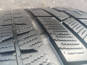 275/35R19 (3 фото из 5)