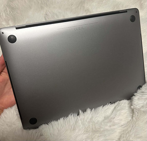 Apple MacBook Pro 13" (2020) | 16 GB RAM | 1 TB SS (5 foto / 9)
