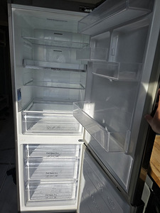 Холодильник Samsung (3 фото из 5)
