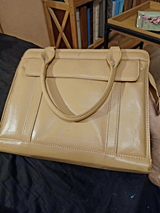 Продам две раритетные сумки (2 фото из 3)