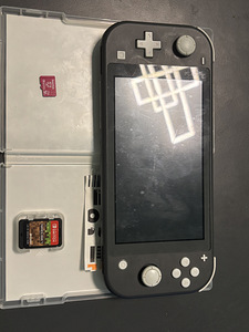 Müün Nintendo Switch Lite’i (1 foto / 3)
