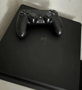 PlayStation 4 (1 фото из 3)