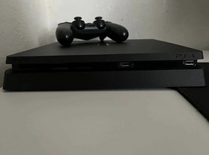 PlayStation 4 (2 фото из 3)