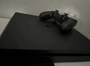 PlayStation 4 (3 фото из 3)