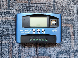 Solar 30A laadimiskontroller kahe USB, LCD-ekraaniga (1 foto / 2)