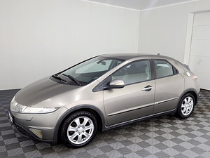 Honda Civic Elegance 1.8 103kW (2 фото из 7)