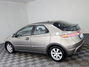 Honda Civic Elegance 1.8 103kW (4 фото из 7)
