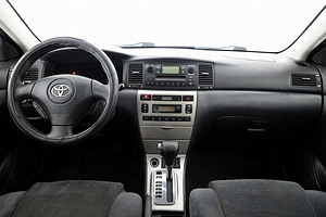 Toyota Corolla Linea Sol Facelift ATM 1.6 81kW (5 фото из 8)