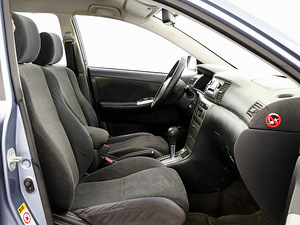 Toyota Corolla Linea Sol Facelift ATM 1.6 81kW (6 фото из 8)