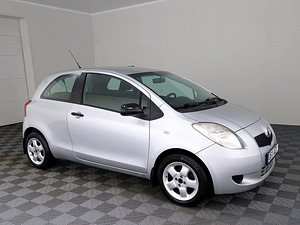Toyota Yaris Linea Sol A-C 1.3 64kW (1 foto / 8)