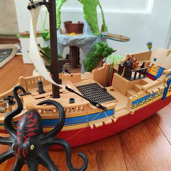 Большой корабль Playmobil с базой