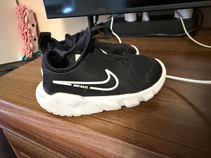 Детские кроссовки Nike (1 фото из 2)