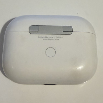 Продам AirPods Pro на запчасти