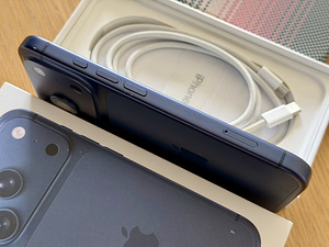 Apple iPhone 17 Pro Blue 256GB в хорошем состоянии, аккумуля (2 фото из 10)