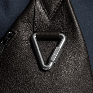 Louis Vuitton Icon Delta Slingbag , Black (5 foto / 5)