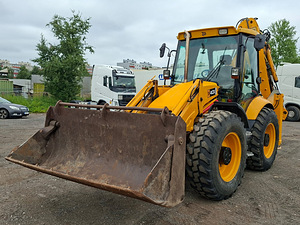 JCB 4CX (2007) + Rikkalik lisavarustus (3 foto / 5)