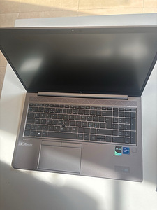 HP ZBook Firefly 15 G8 (2 foto / 4)