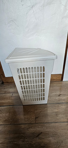 Nurgaga pesukorv, 40l, 38×38cm, kõrgus 55cm. (2 foto / 2)