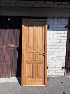 Продаются 3 межкомнатные двери размером 210 × 80 см (1 фото из 3)