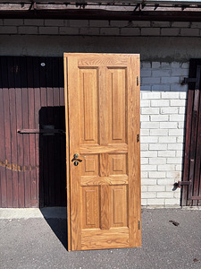 Продаются 3 межкомнатные двери размером 210 × 80 см (3 фото из 3)