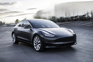 Аренда Tesla 3 Bolt Premium (1 фото из 4)