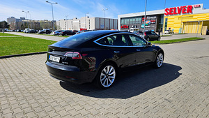 Аренда Tesla 3 Bolt Premium (3 фото из 4)