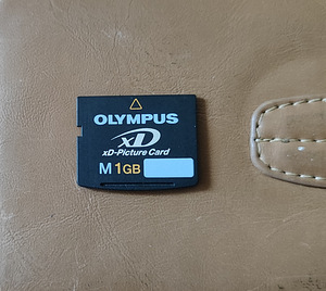 Olympus XD 1 GB (1 фото из 2)