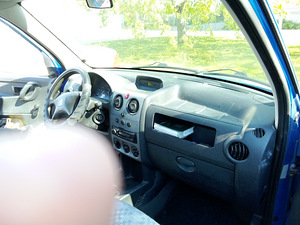 Peugeot Partner (7 фото из 9)